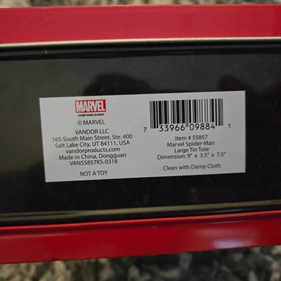 🕸️ Marvel Spider-Man Large Embossed Tin Tote / Lunch Box - Picture 2 of 4